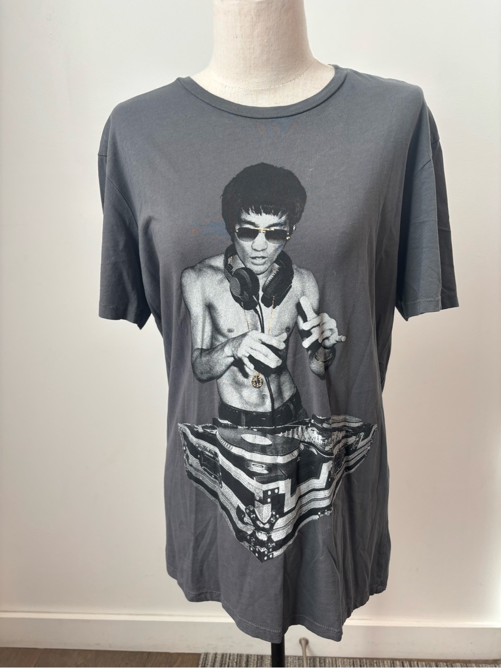 Men's Gray Graphic Crewneck T-Shirt with Bruce Lee DJ Print